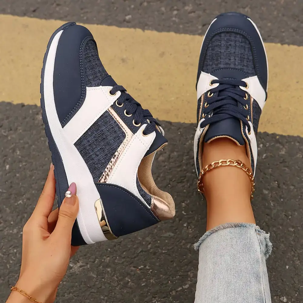 Relaxed Round Toe Lace-Up Sneakers