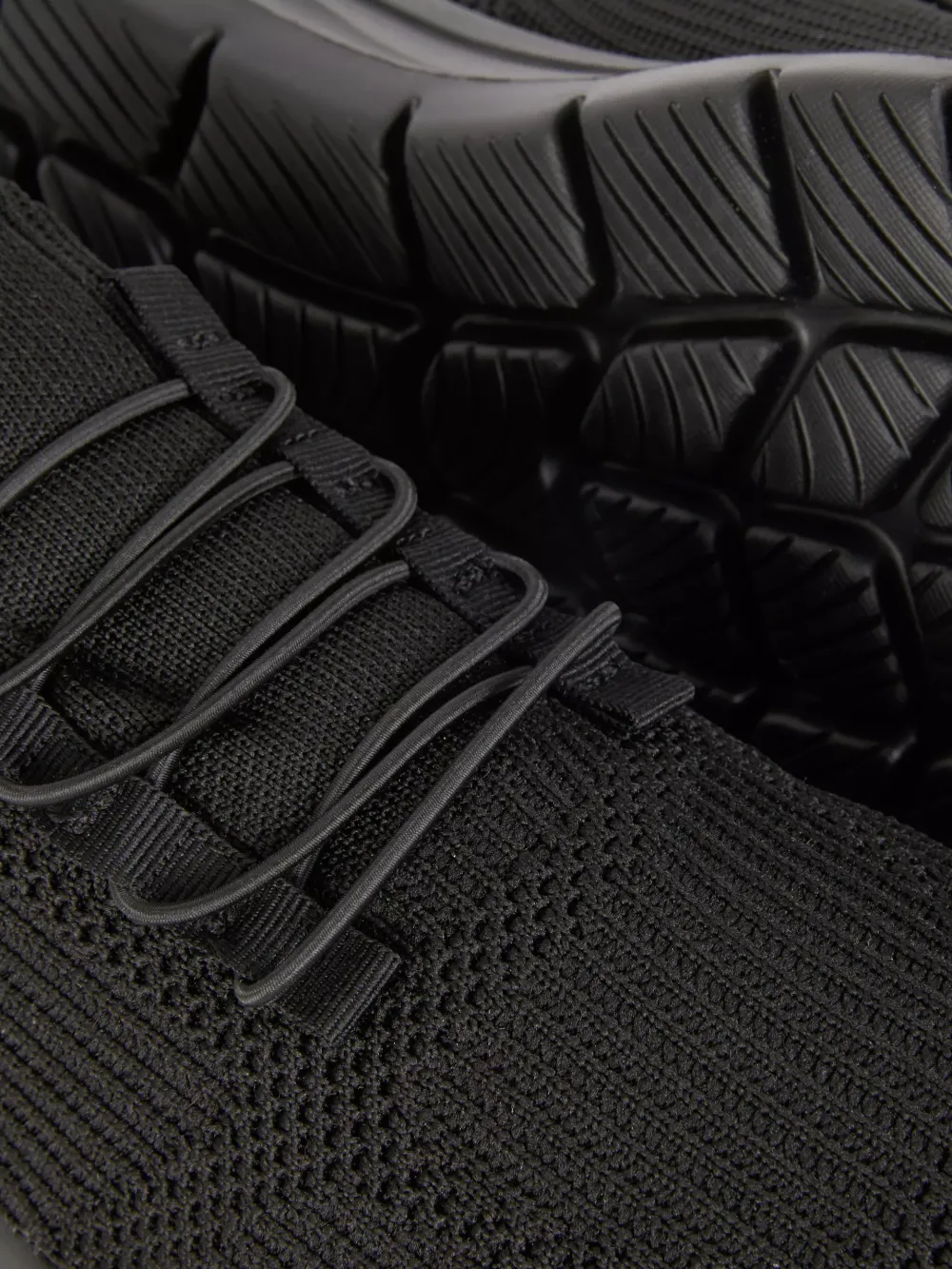 Light And Breathable Mesh Surface Lace-Up Sports Shoes