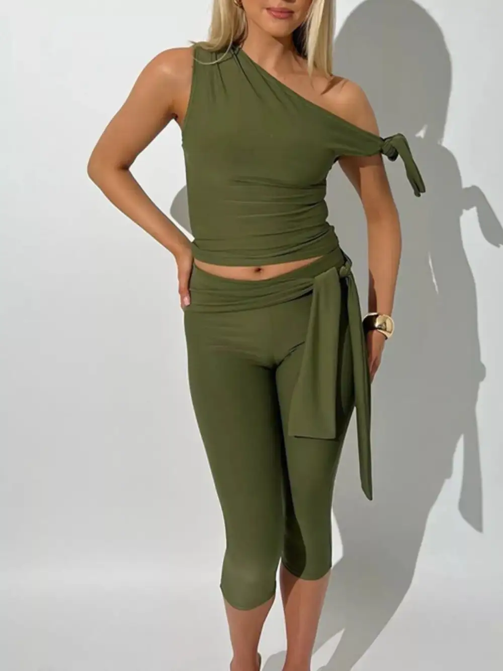 One-shoulder Tie-knot Top and Capris Set