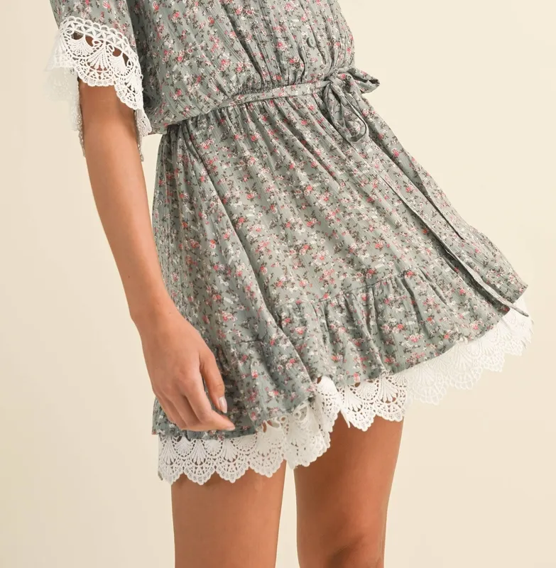 Lace Trim Short Sleeve Collared Dress