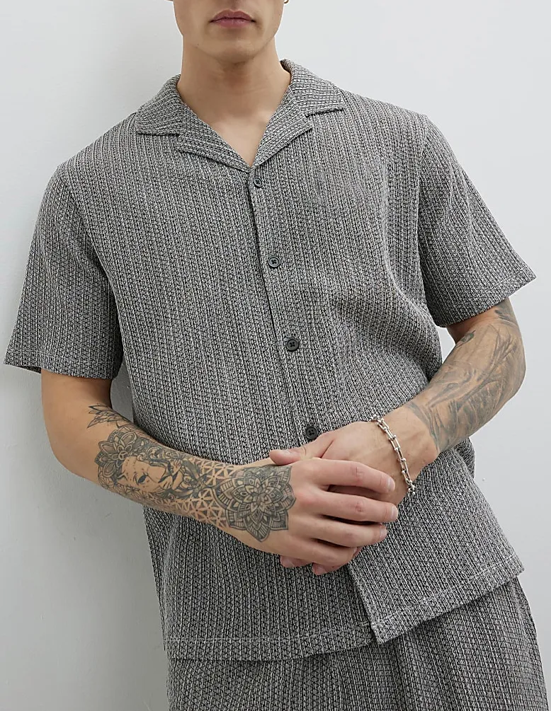 Men's Grey Regular Fit Short Sleeve Shirt with Pleated Embroidery