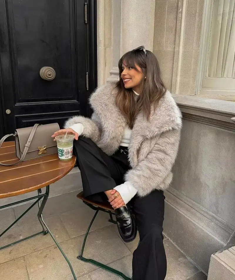 Women's Luxurious Oversize Solid Color Wide Lapel Snap Closure Fuzzy Thermal Outerwear, Fall & Winter Long Sleeve Outerwear, Faux Fur Outfit