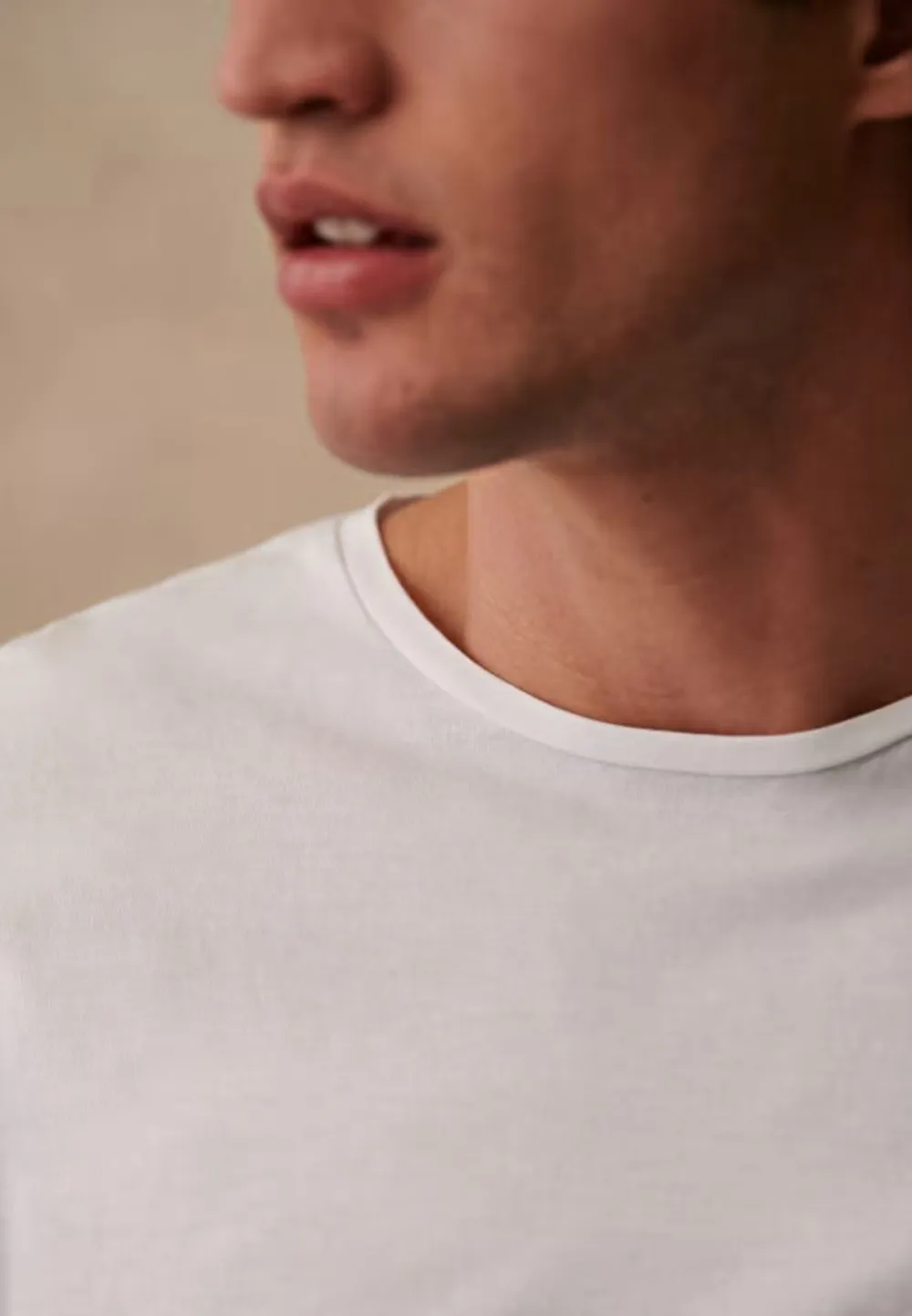 White Chest Pocket Cotton Crew Neck T-Shirt