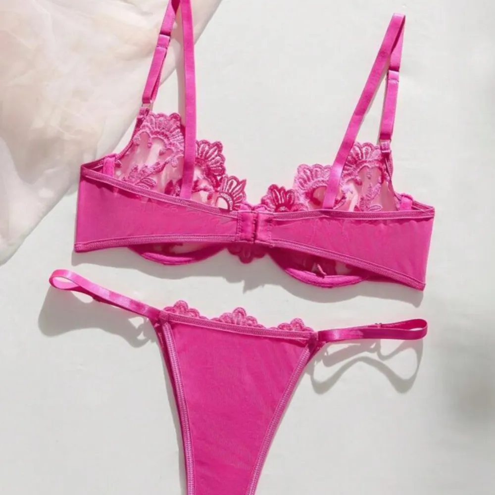 Sculpted Floral Embroidered Lingerie Set