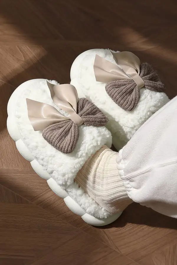 Contrast Bow Plush House Slippers