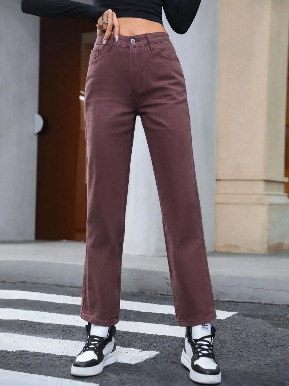 Relaxed Straight Leg Pocketed Denim Jeans
