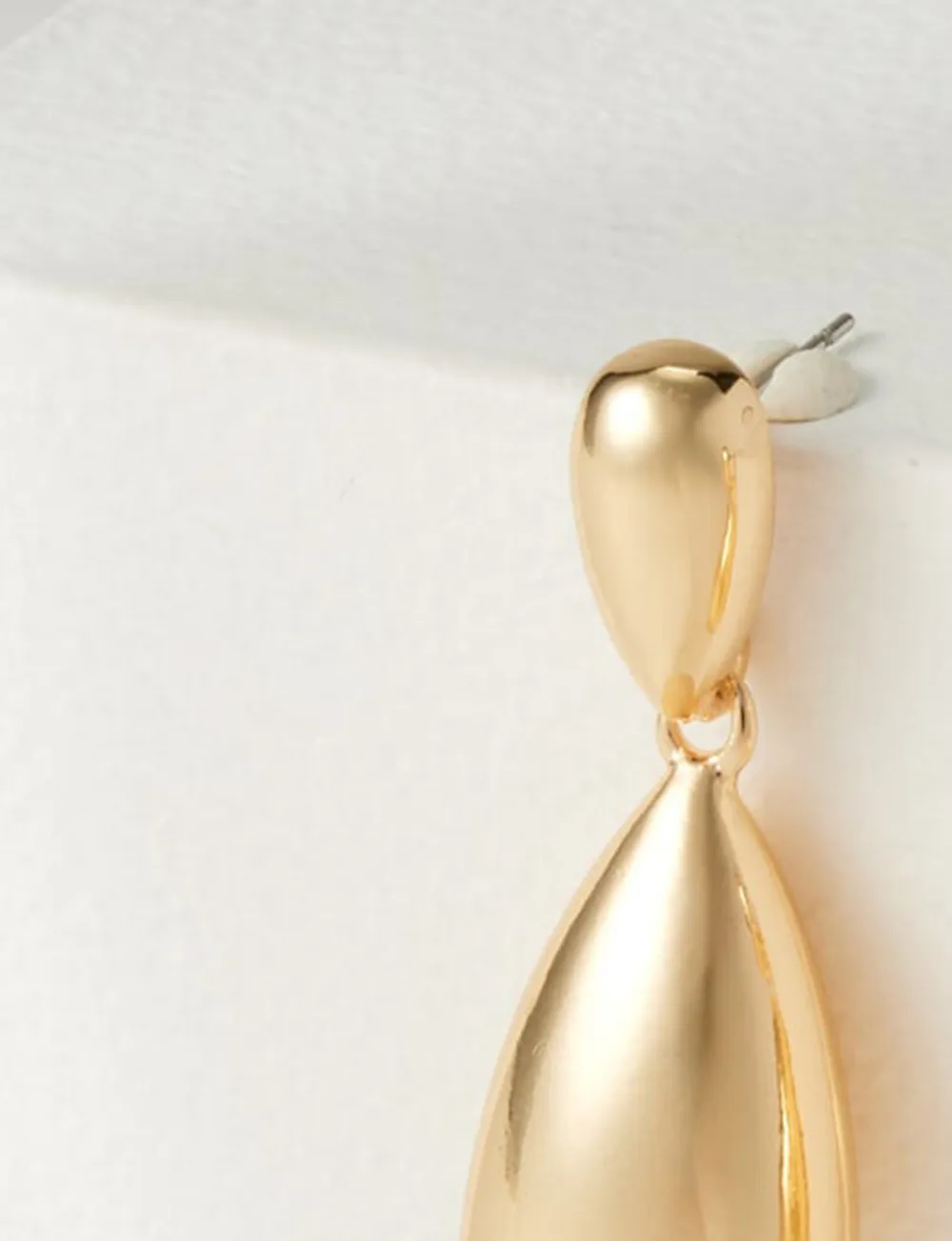 Creative And Slightly Swaying Teardrop-Shaped Gold Earrings