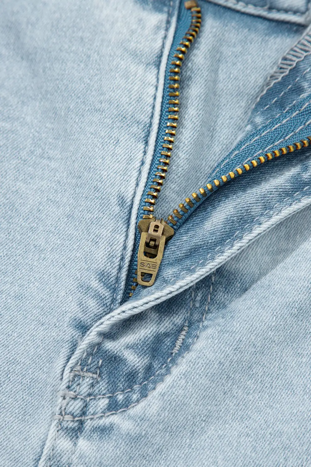 Everyday Frayed Cropped Straight Jeans