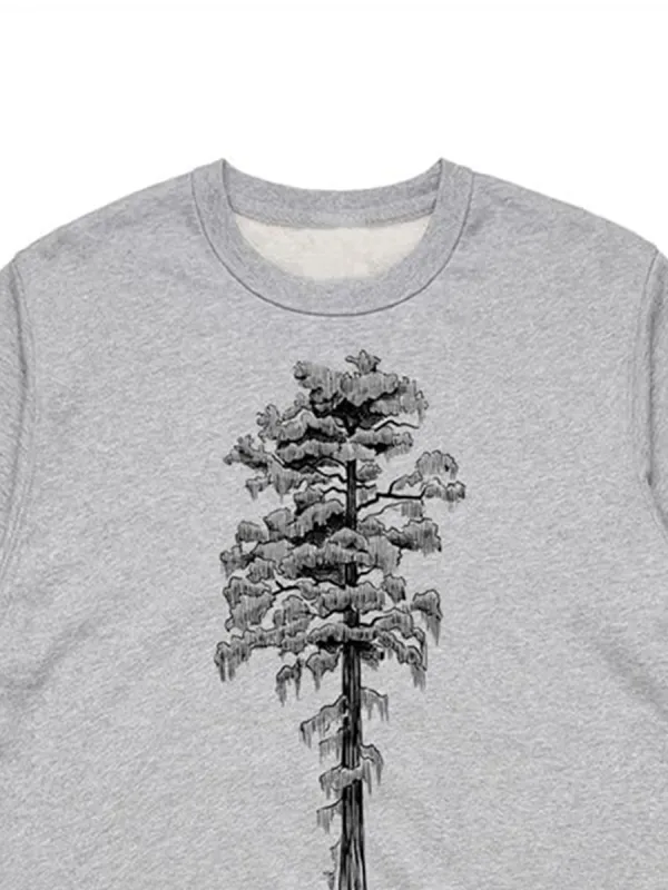A versatile casual sports shirt with simple tree patterns
