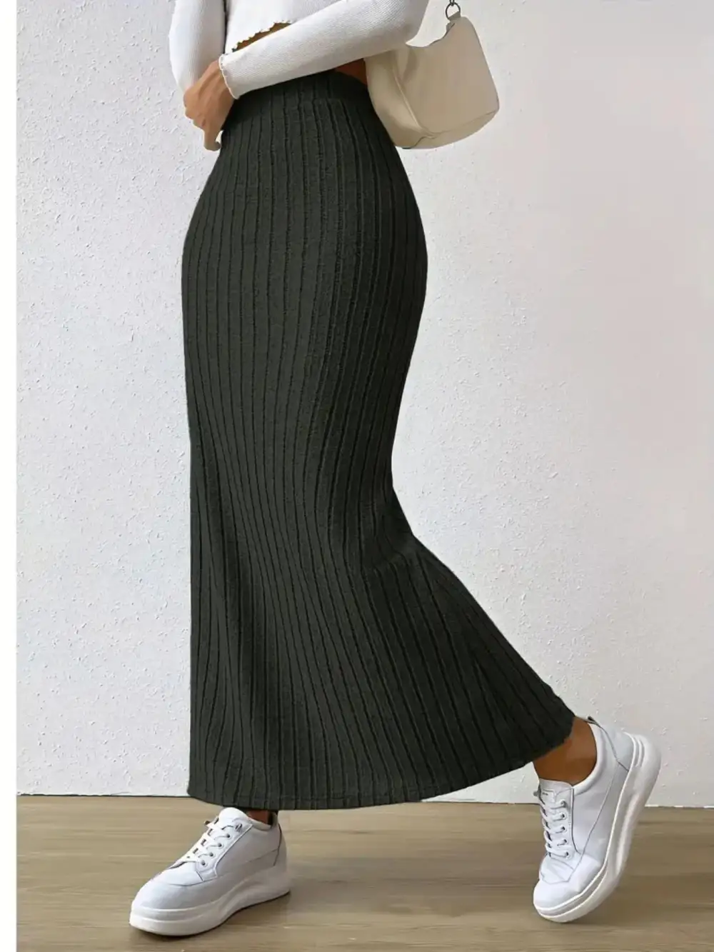 Gentle Classic Knit Skirt