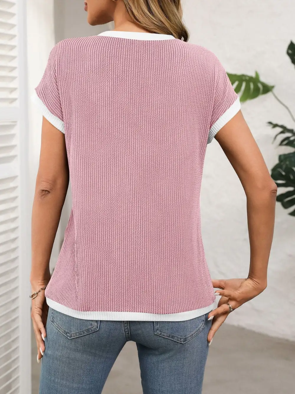 Round-Neck Short-Sleeve Contrast-Trim T-Shirt
