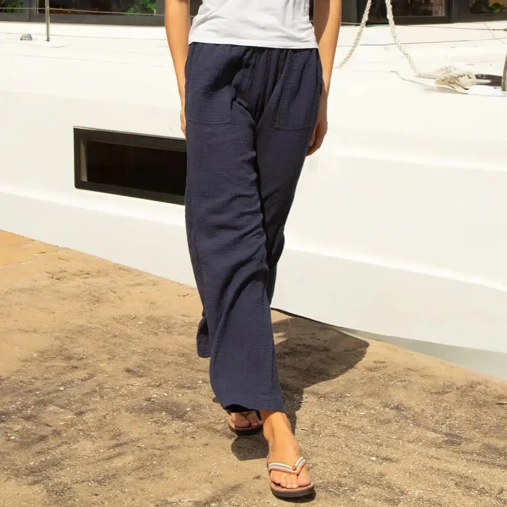 Relaxed Wide-Leg Women's Trousers