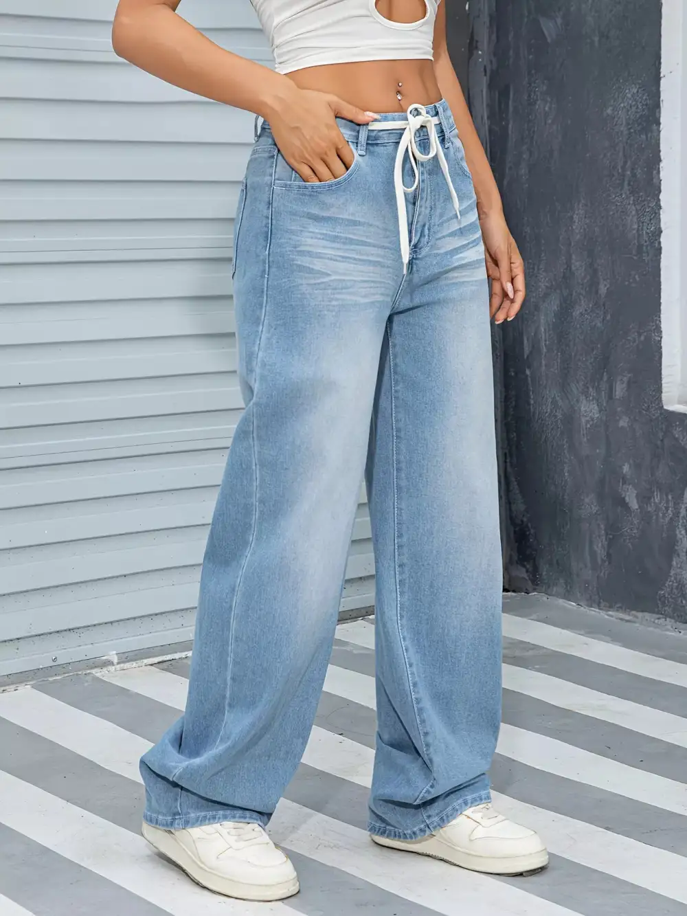 Pocketed Wide Leg Washed Denim Jeans