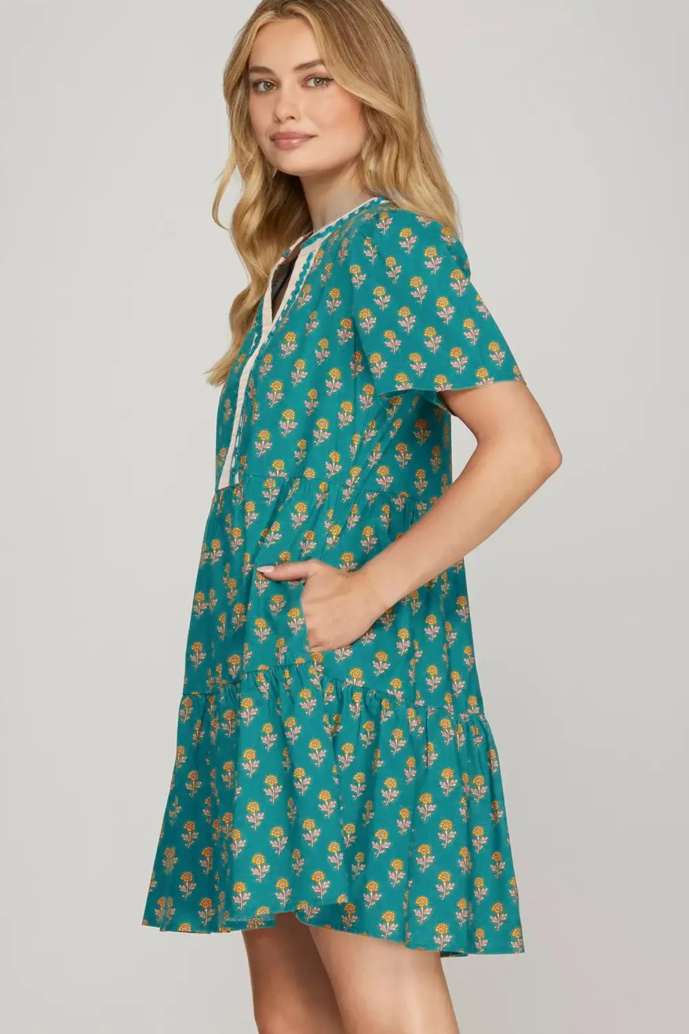 Lightweight Feel Floral V Neck Short Sleeve Dress