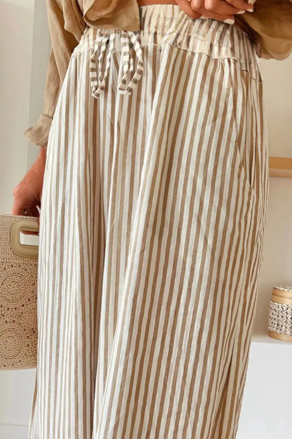 Modern Wide Leg Pocket Detail Pants