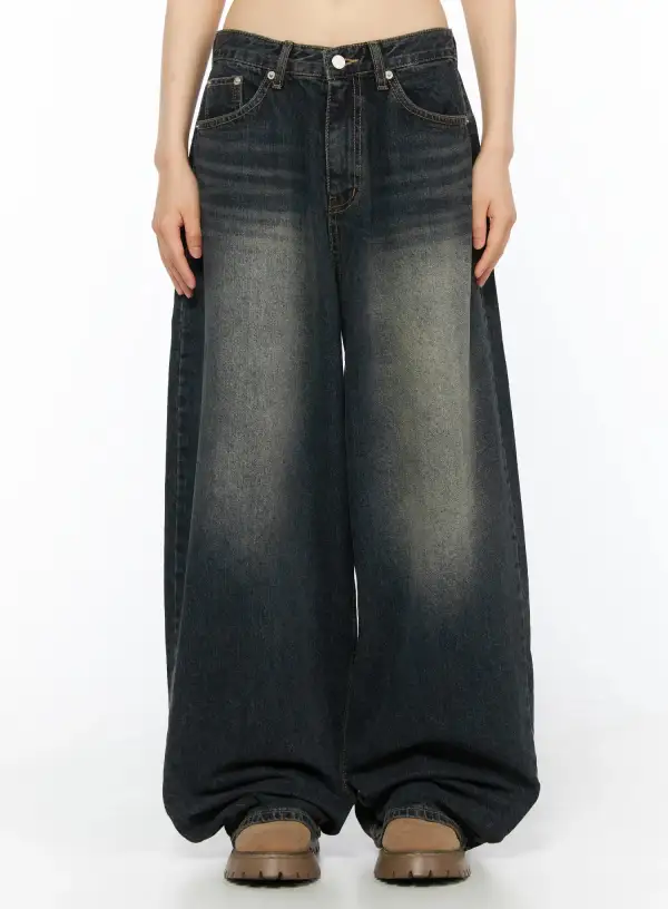 Pocketed Vintage Wash Wide Leg Jeans