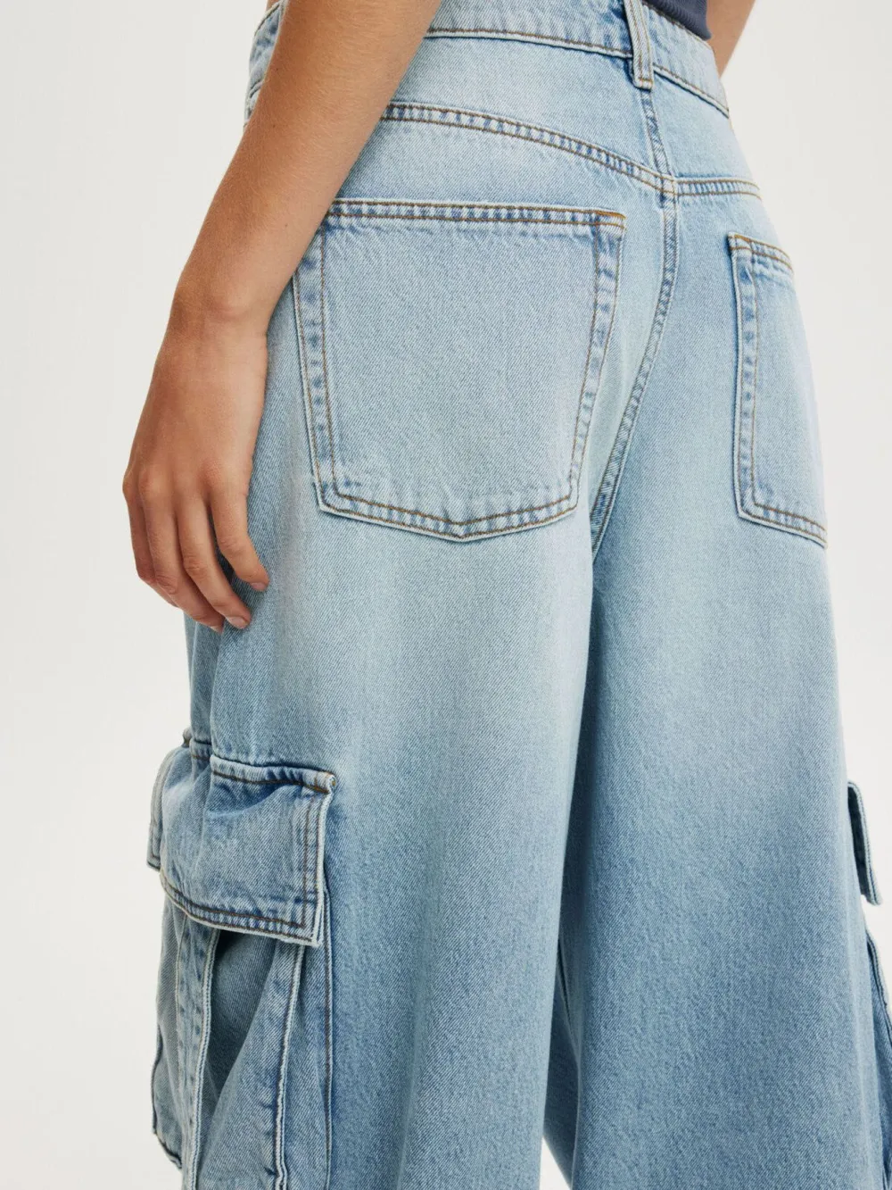 Pocketed Wide Leg Denim Jeans