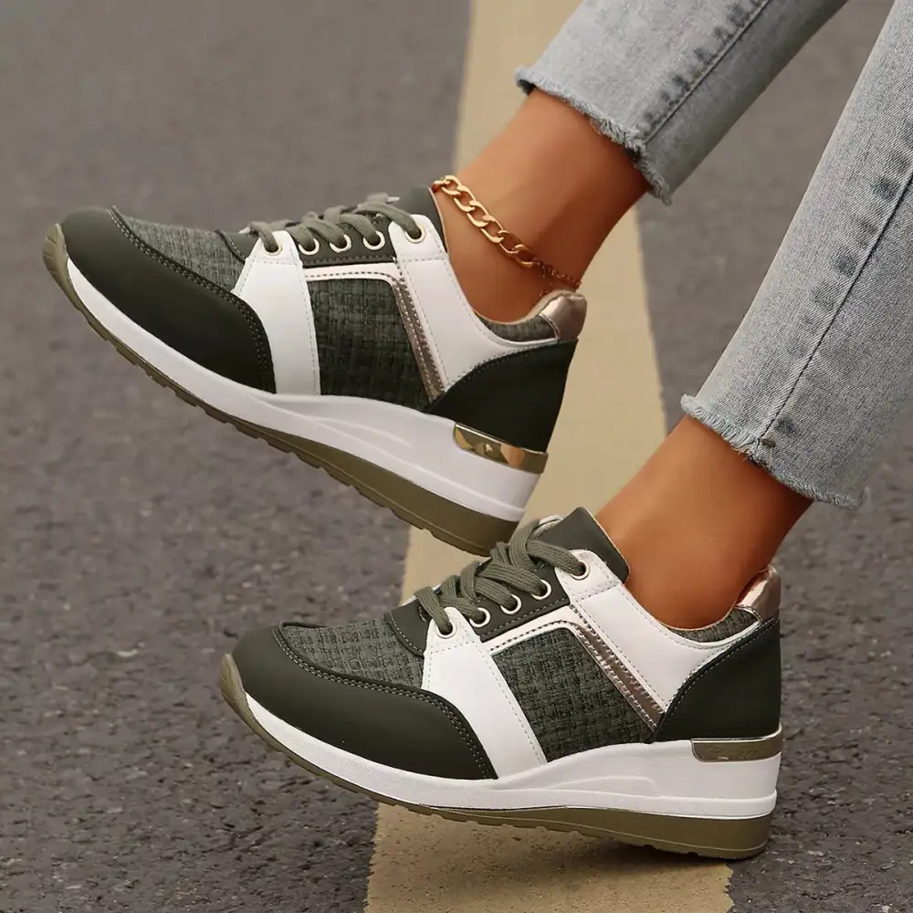 Relaxed Round Toe Lace-Up Sneakers