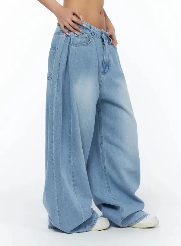 Pintuck Pocketed Wide Leg Jeans