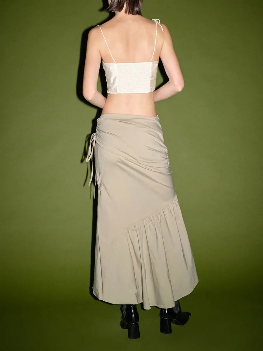 Lady's Khaki Slit Is Paired With A Slim And Elegant Long Dress