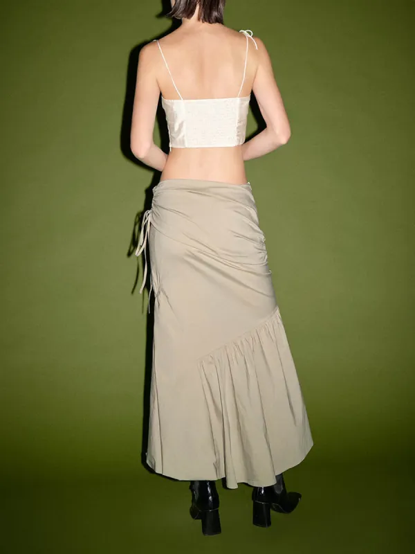Lady's Khaki Slit Is Paired With A Slim And Elegant Long Dress