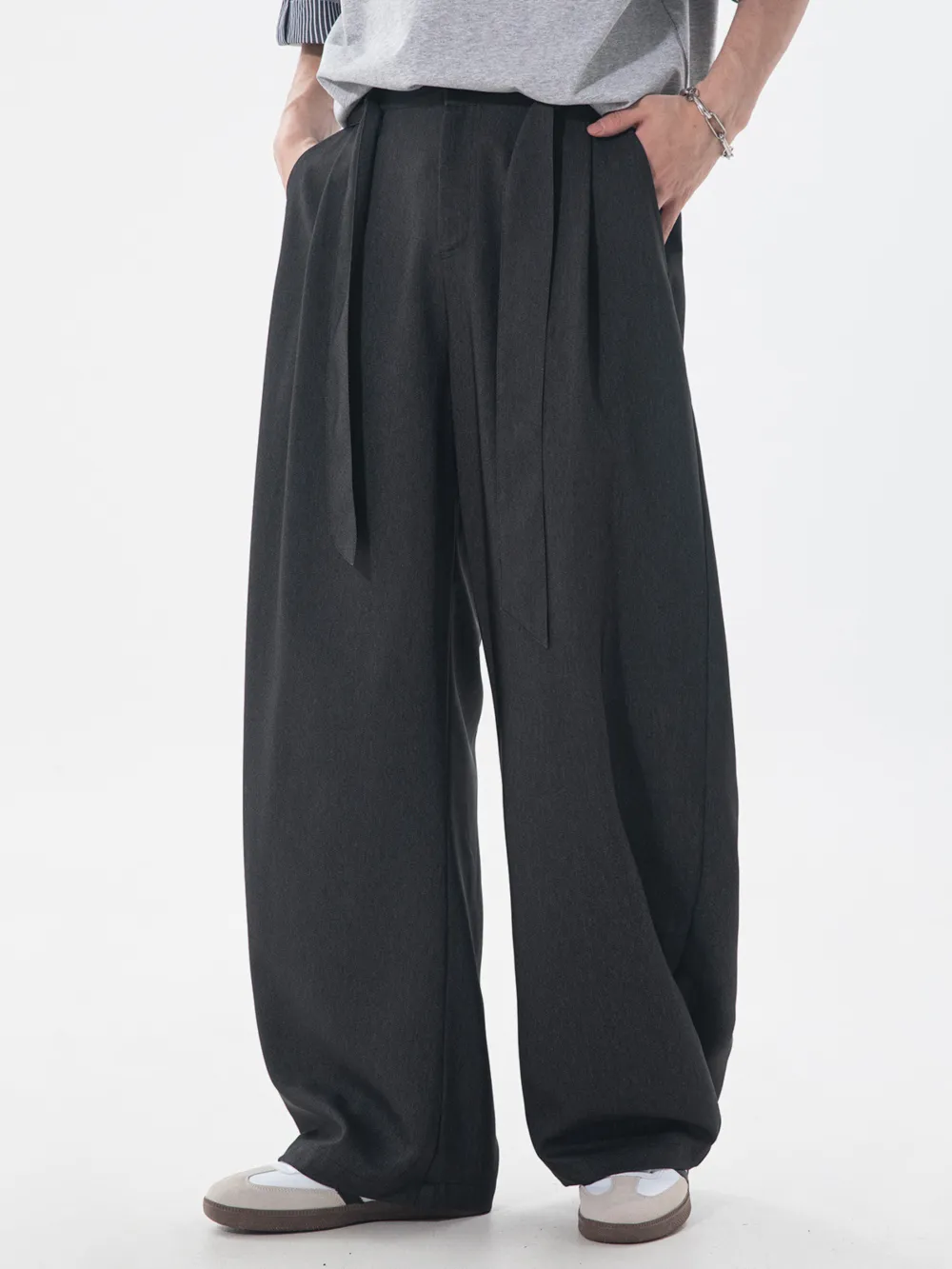 Lightweight Curved-Leg Drawstring Casual Jeans