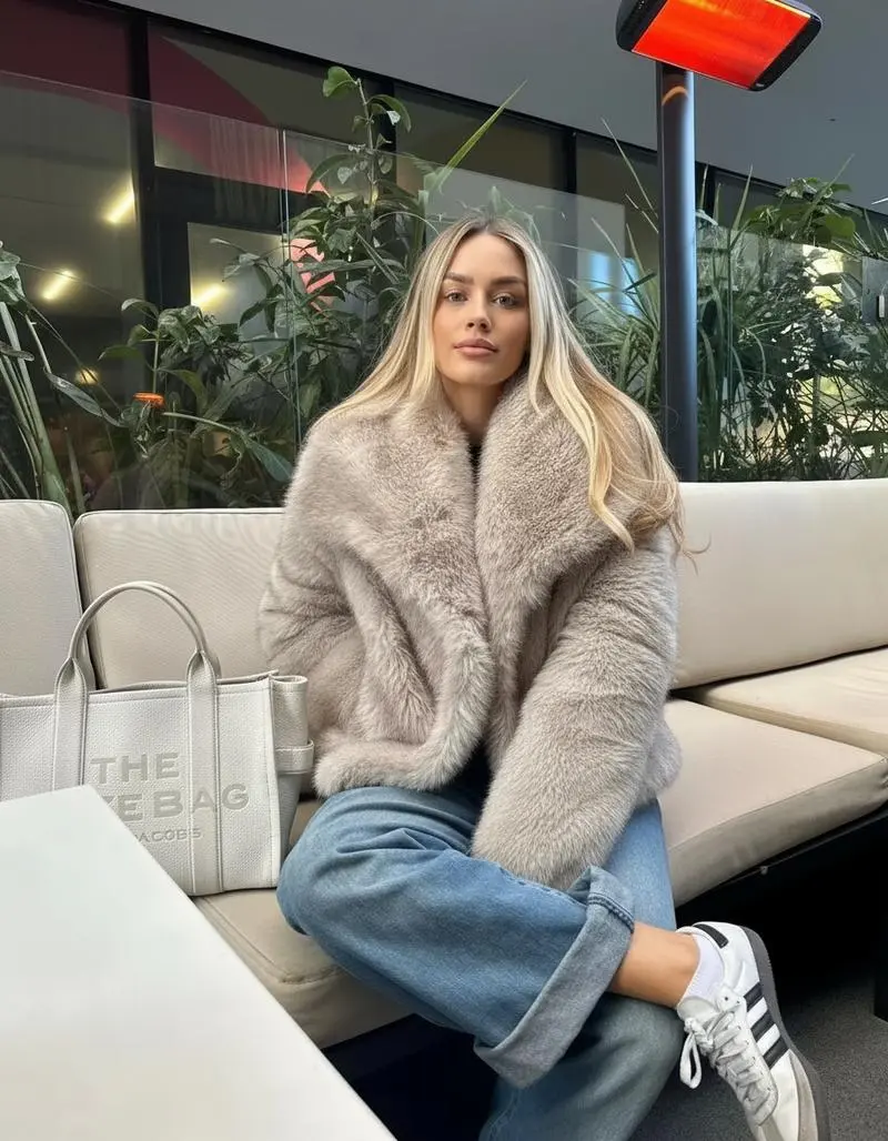 Women's Luxurious Oversize Solid Color Wide Lapel Snap Closure Fuzzy Thermal Outerwear, Fall & Winter Long Sleeve Outerwear, Faux Fur Outfit