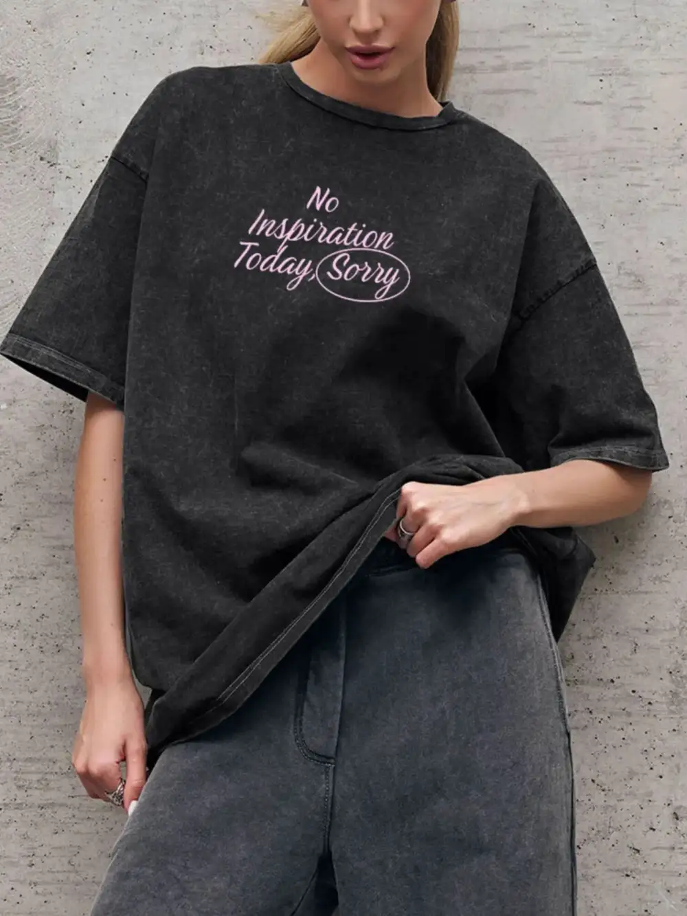 Refined Round-Neck Short-Sleeve Letter-Graphic T-Shirt