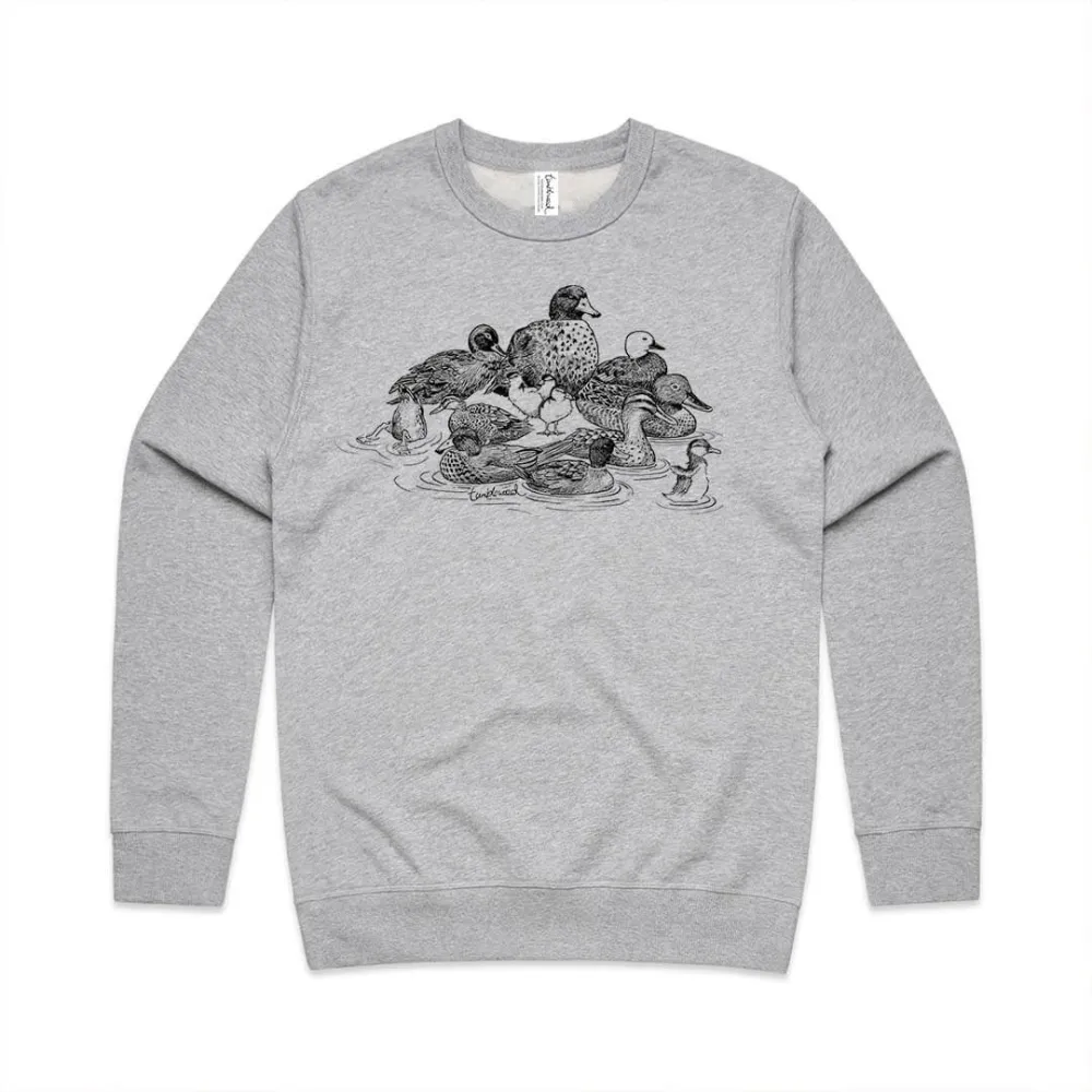 A versatile casual sports shirt with a simple duck-pattern design