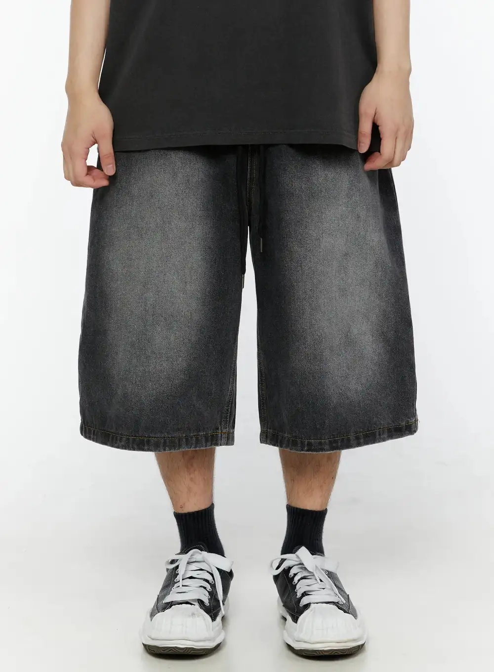 Men's Pocketed Star Bolt Graphic Print Denim Shorts