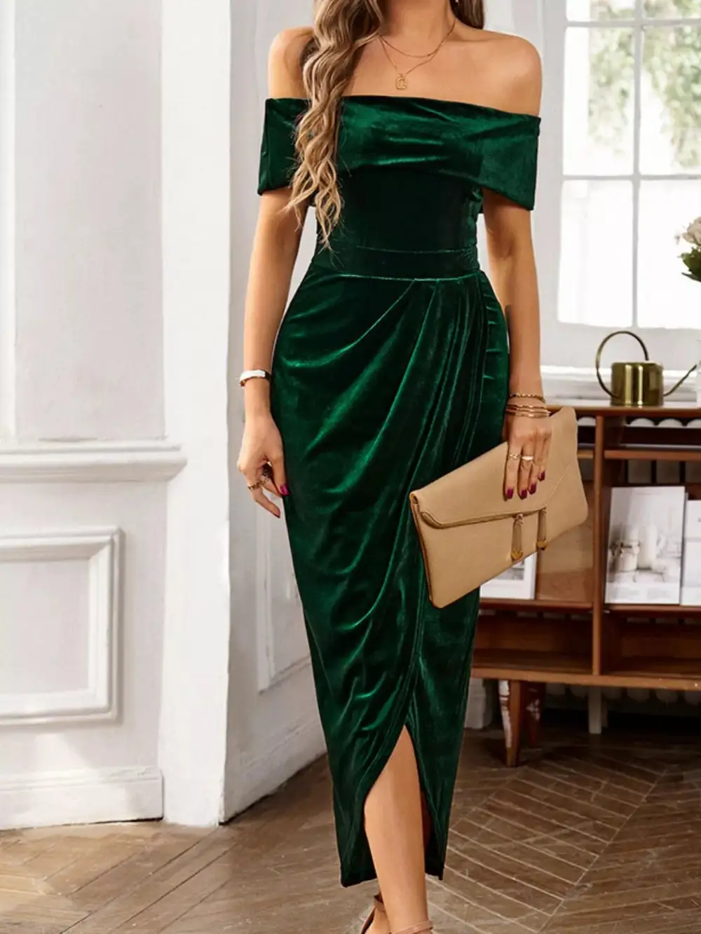 Textured Detail Velvet Ruched Midi Dress
