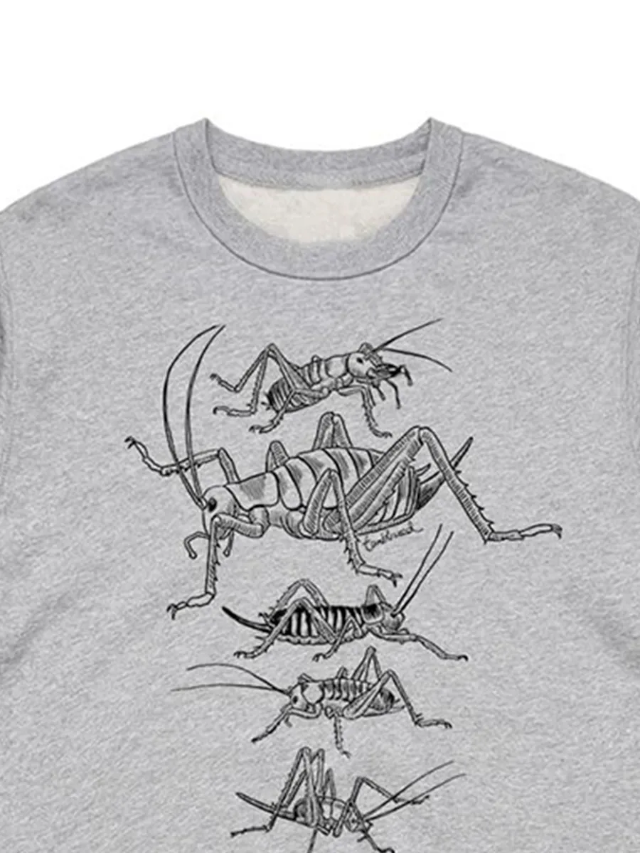 A versatile casual sports shirt with a simple insect-pattern design