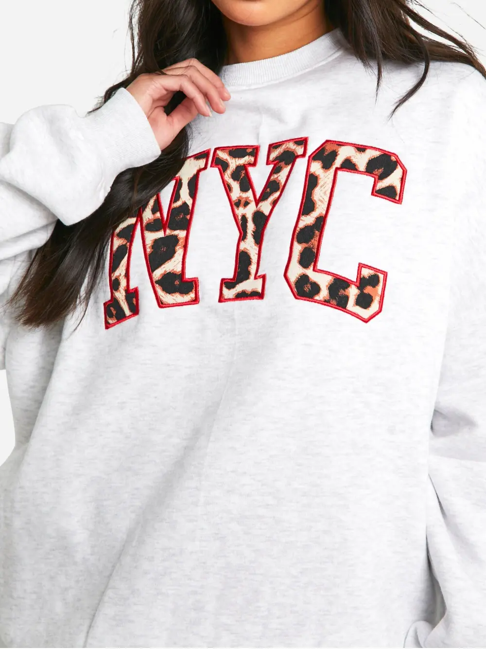 WHITE GRAPHIC APPLIQUE SWEATSHIRT