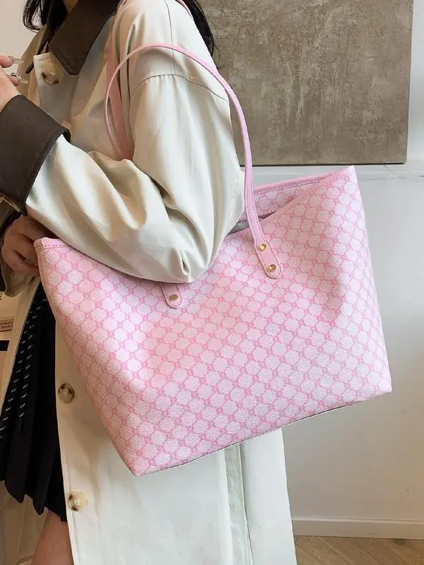 Fashionable Large Capacity Shoulder Bag