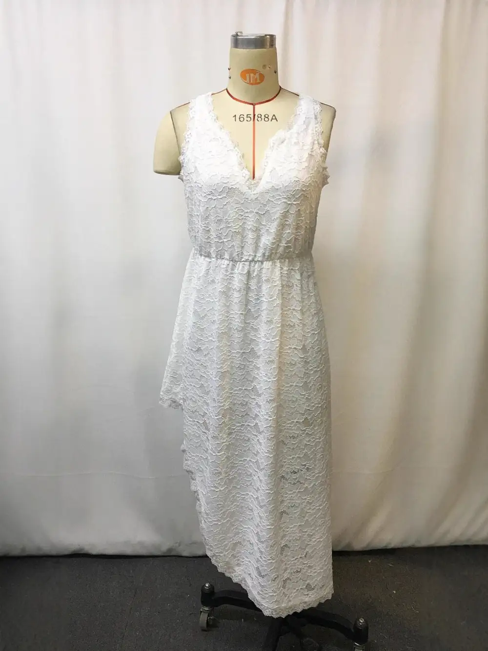 Polished Detail Lace Sleeveless Dress