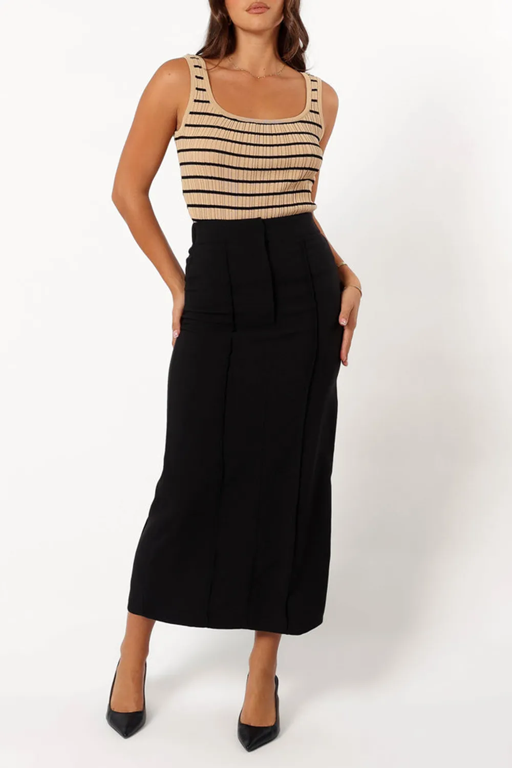 BLACK AND WHITE HIP SKIRT