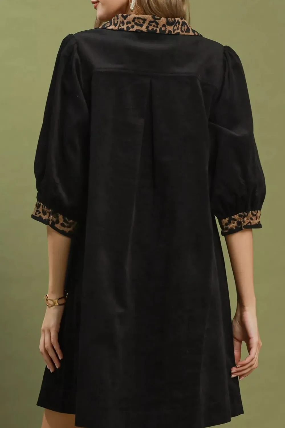 Pocketed V-Neck Shift Dress With Contrast Trim