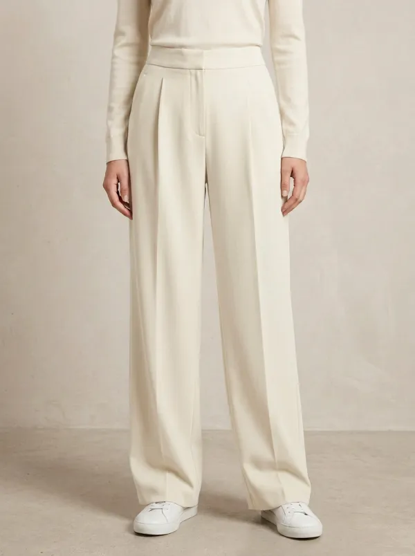 Business-Casual Pleated Wide-Leg Trousers