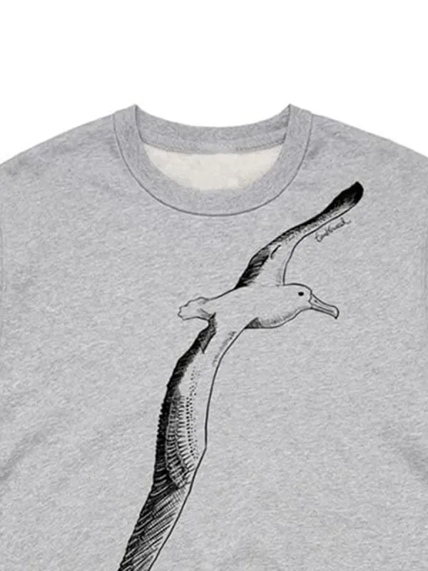 A versatile casual sports shirt with a simple albatross pattern