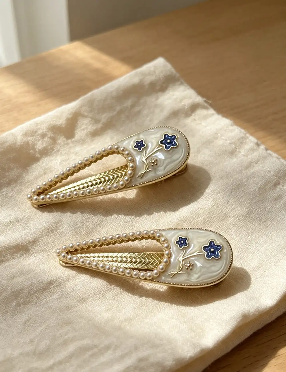 Star Pearl Alligator Hair Clip