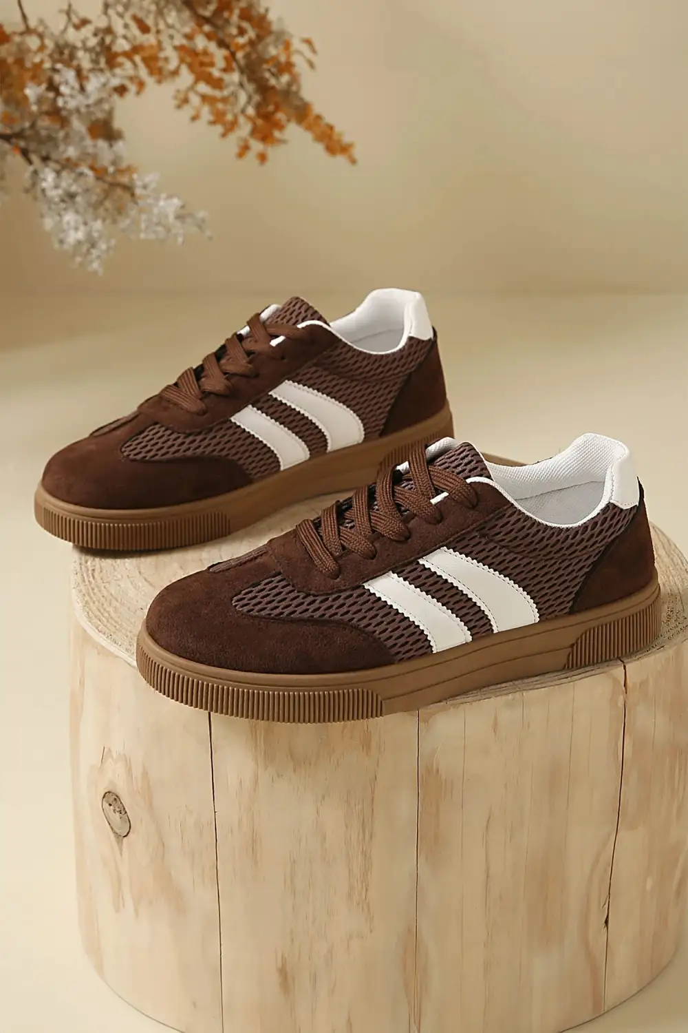 Distinctive Mesh Patchwork Lace-Up Casual Sneakers
