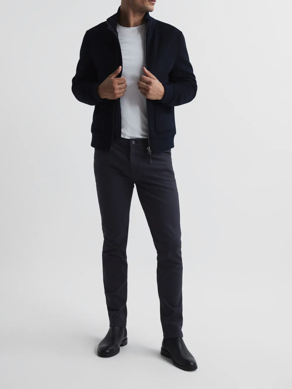 Stylish Low-Profile Mid-Rise Men's Jeans