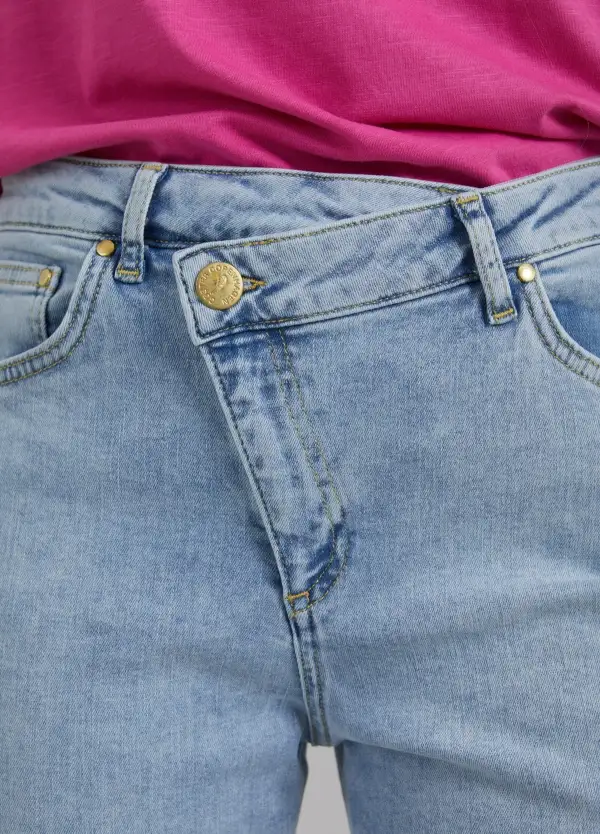 Jeans With Asymmetrical Closure Light Denim