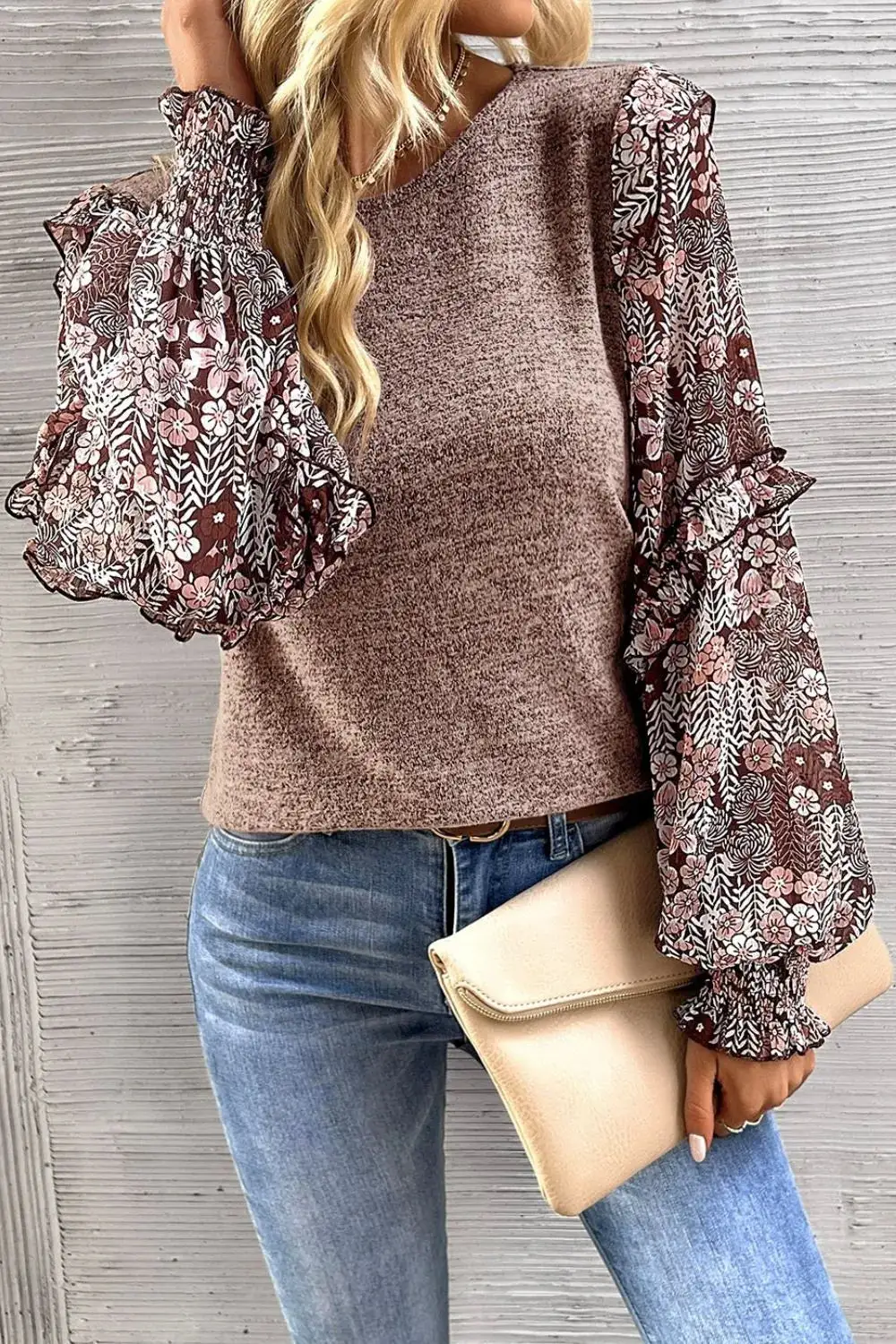 Clean Soft Floral V-Neck Blouse