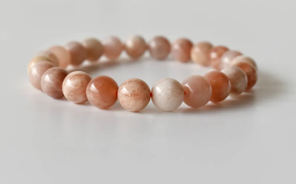 Minimal Charm Bracelet Detail Pink