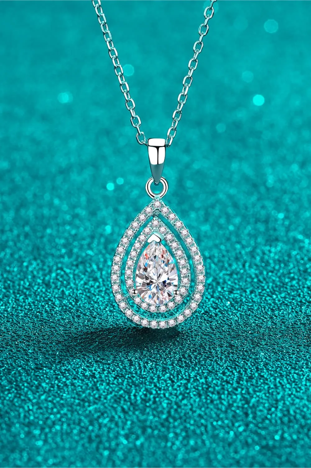 Modern Feature Pendant Necklace