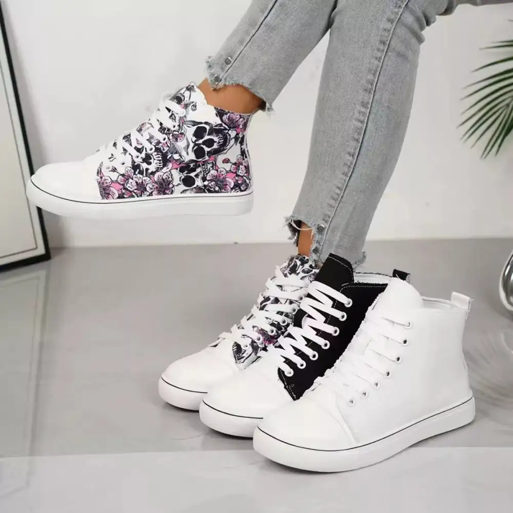 Lightweight Round Toe Lace-Up Sneakers