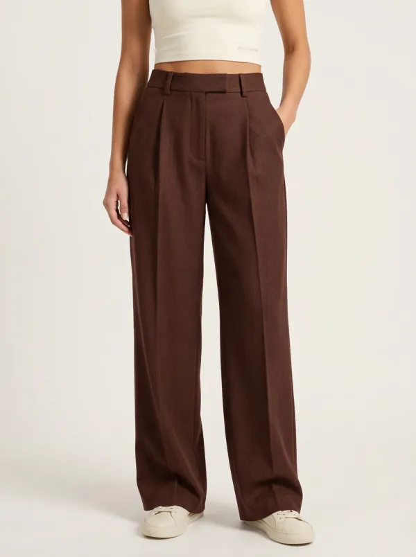 Classic Form Wide-Leg Pleated Women's Wide-Leg Pants
