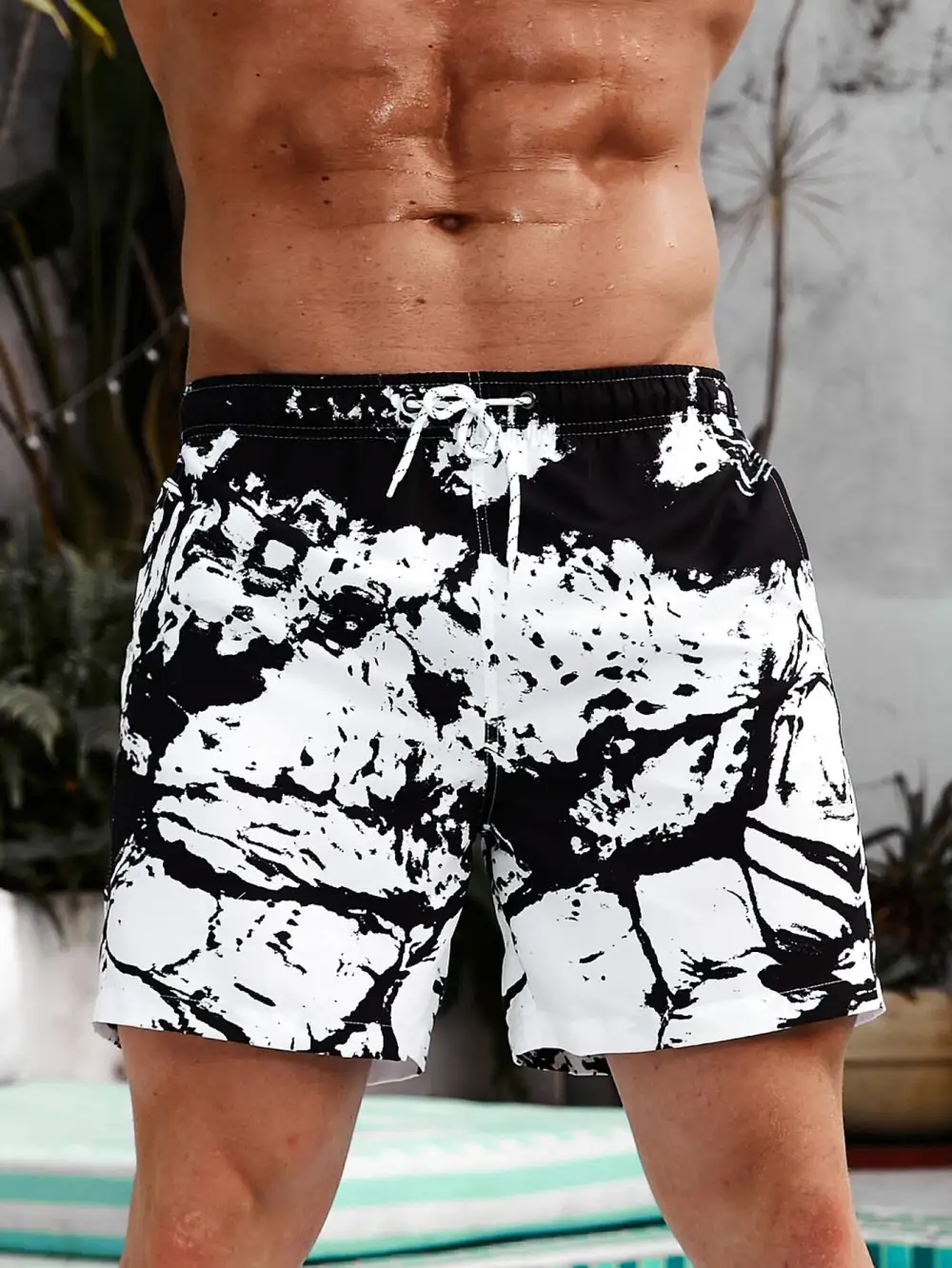 Men's Splash Ink Print Swim Trunks