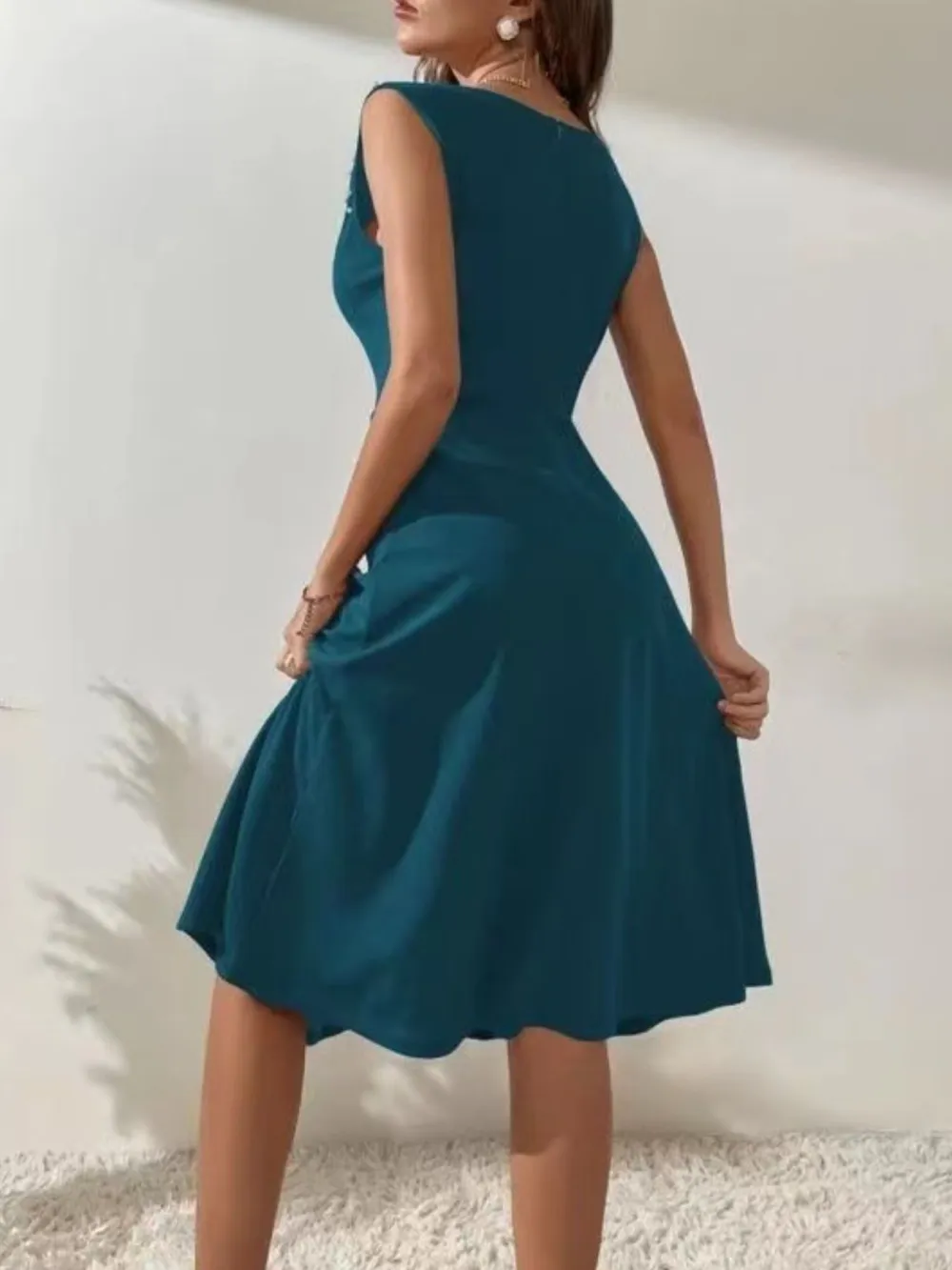 Polished Detail Sleeveless Midi Dress